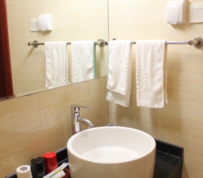 hotelPic