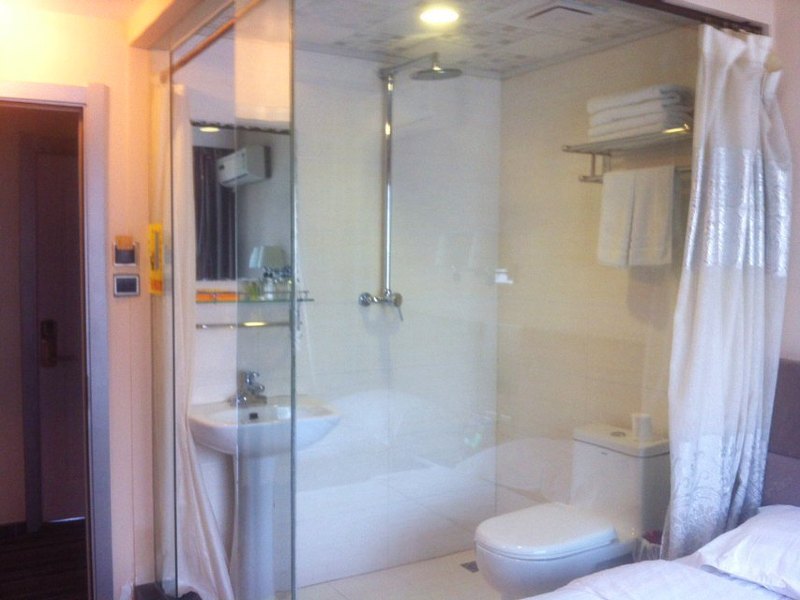 hotelPic