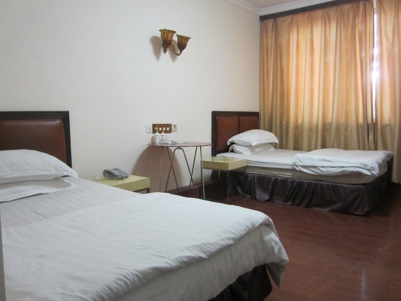 hotelPic