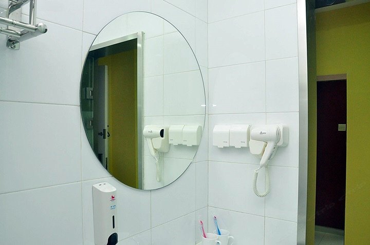 hotelPic