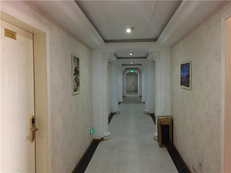 hotelPic