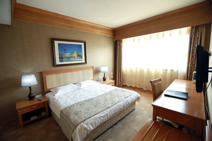 hotelPic