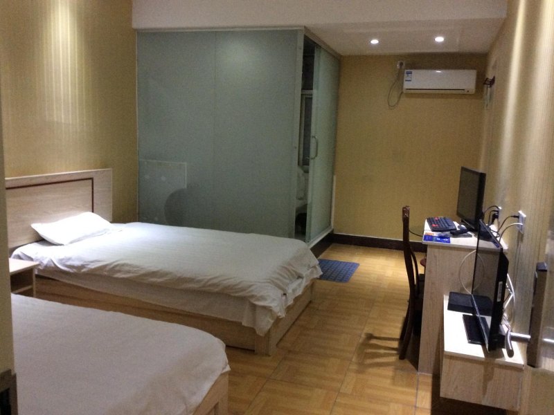 hotelPic