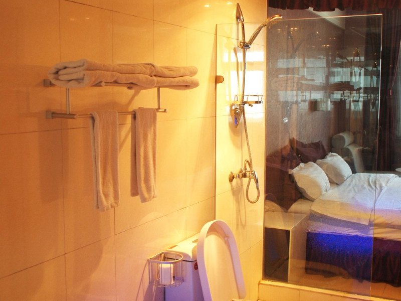hotelPic