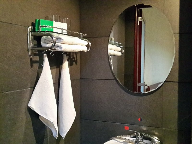 hotelPic