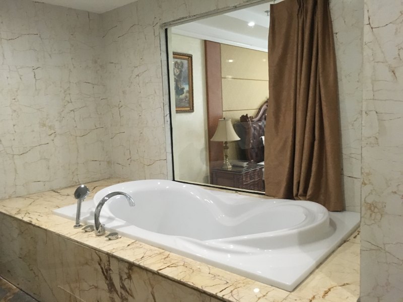 hotelPic