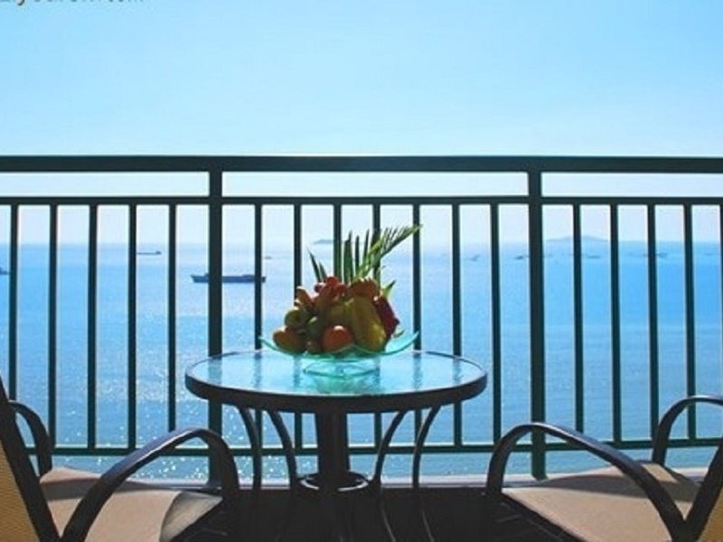 hotelPic
