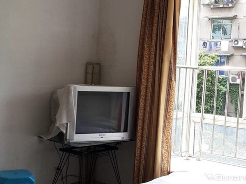 hotelPic