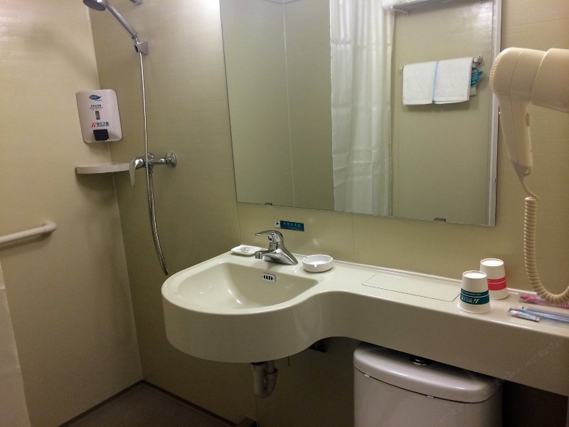 hotelPic