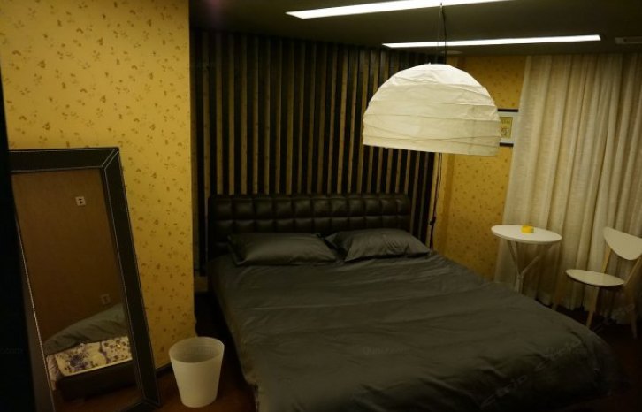 hotelPic
