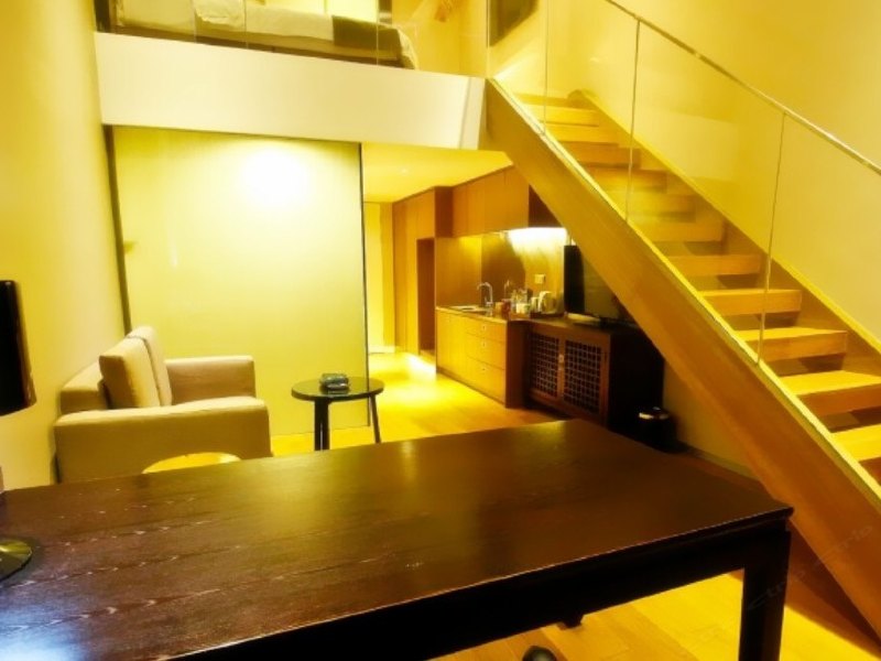 hotelPic