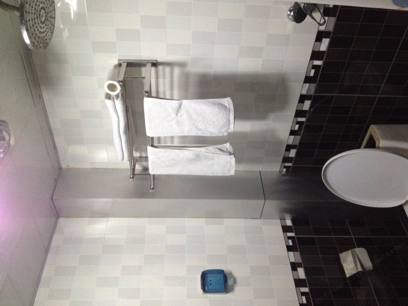 hotelPic