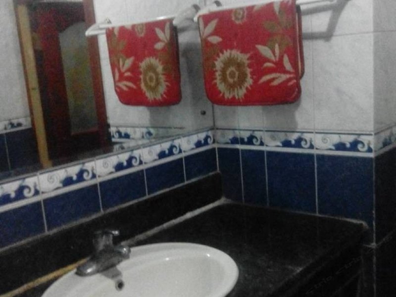 hotelPic