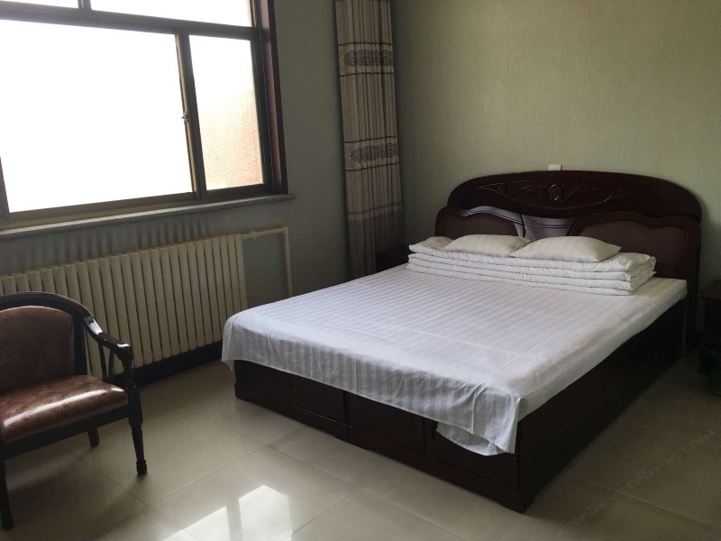 hotelPic