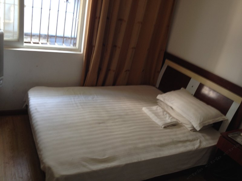 hotelPic
