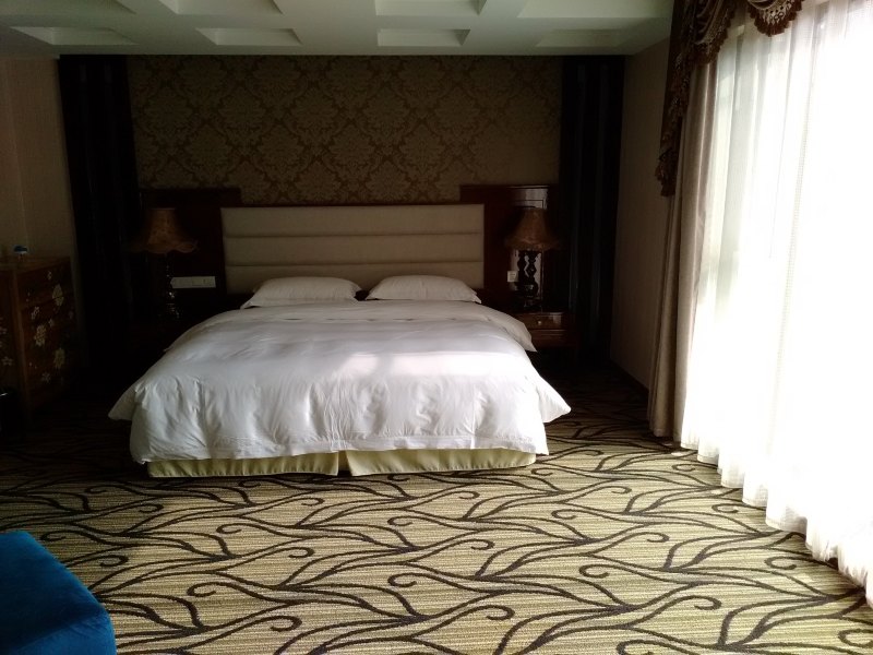 hotelPic