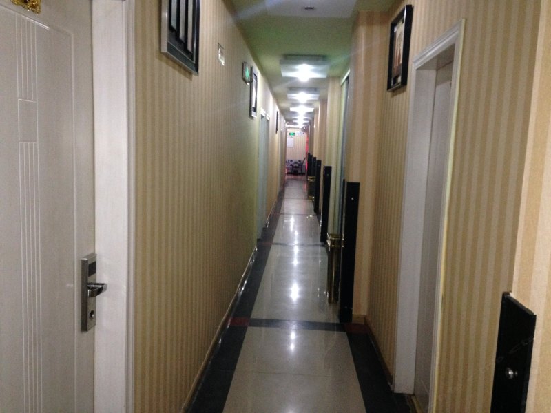 hotelPic
