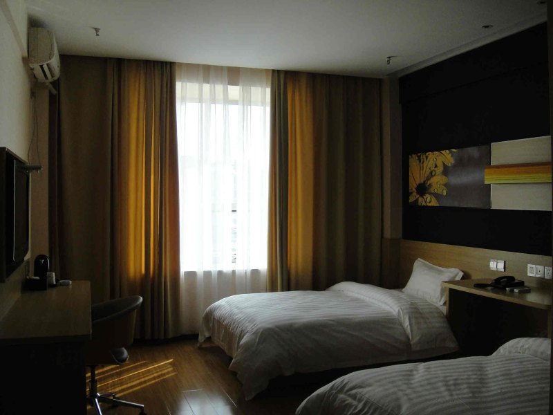 hotelPic