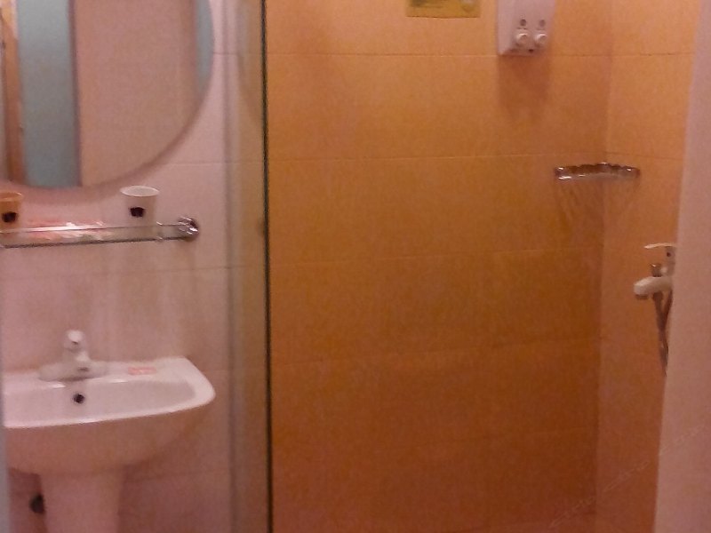 hotelPic