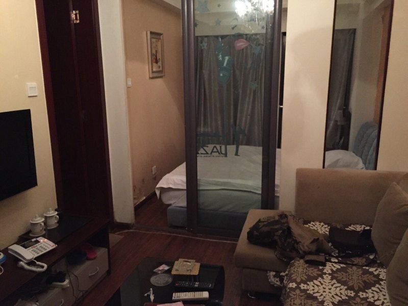 hotelPic