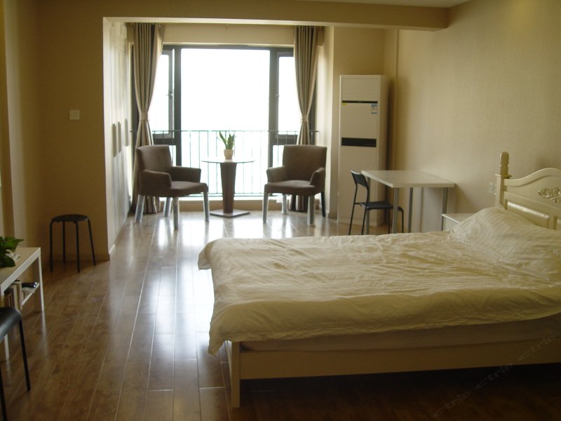 hotelPic