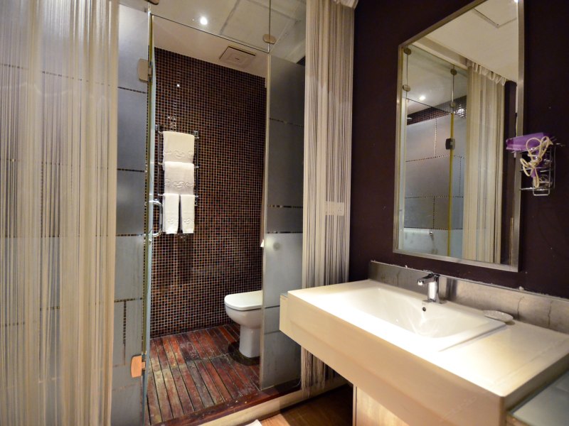hotelPic