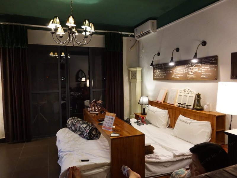 hotelPic