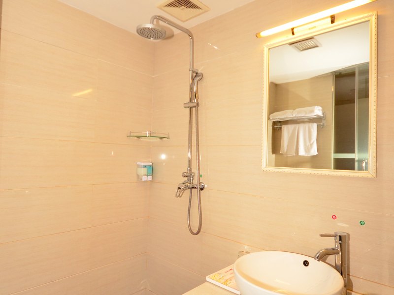 hotelPic