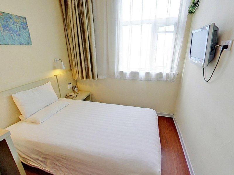 hotelPic