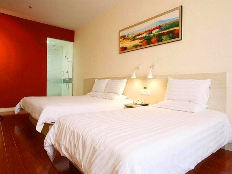 hotelPic
