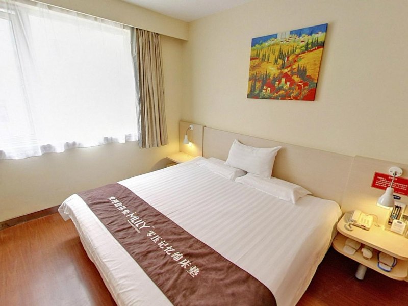 hotelPic