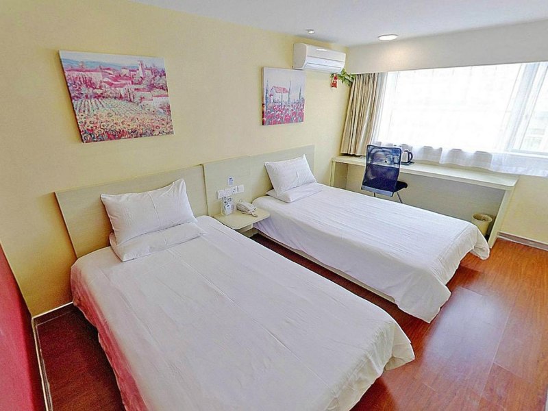 hotelPic
