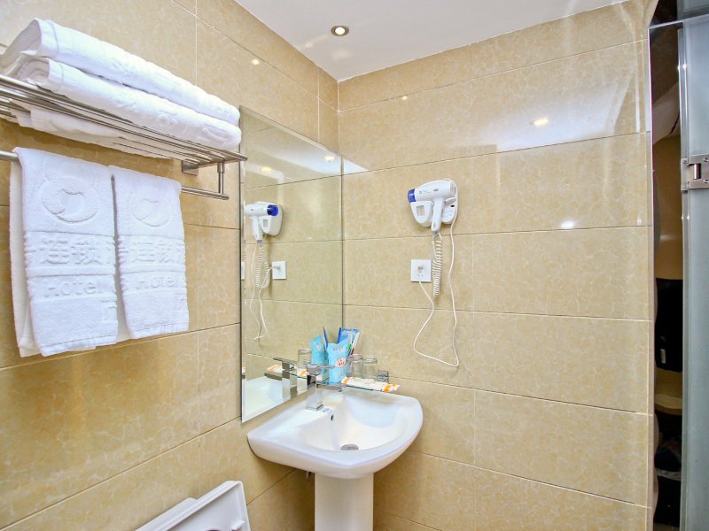 hotelPic