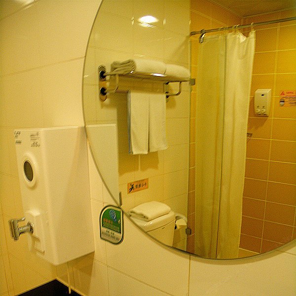 hotelPic