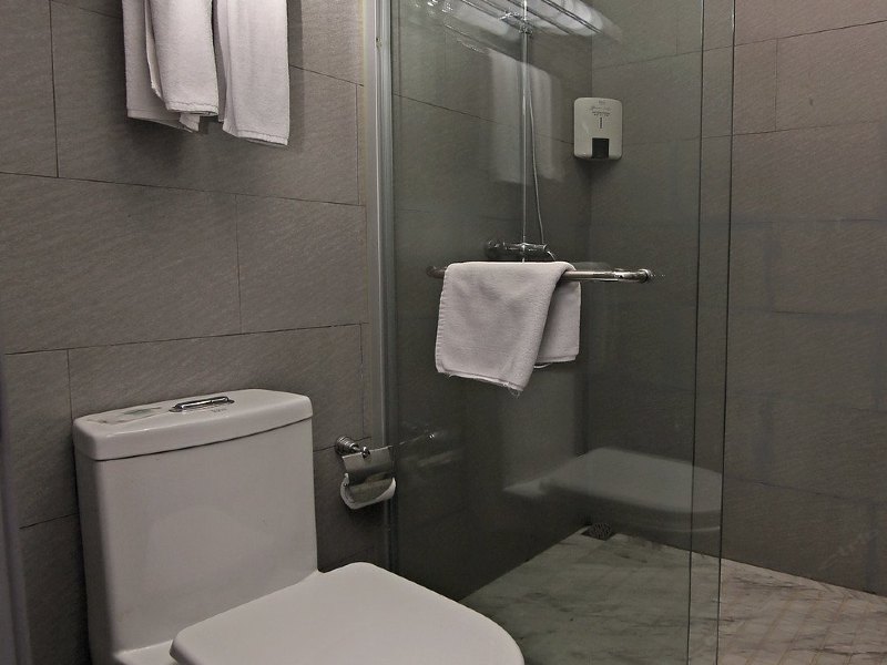 hotelPic