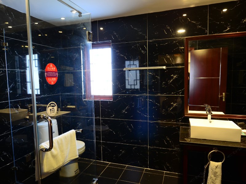 hotelPic