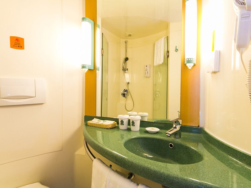 hotelPic