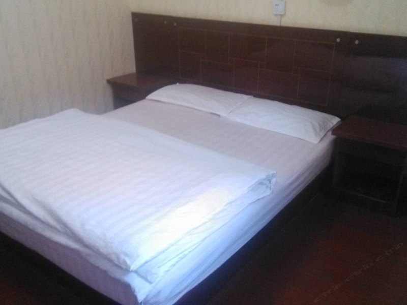 hotelPic