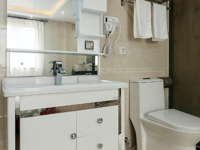 hotelPic