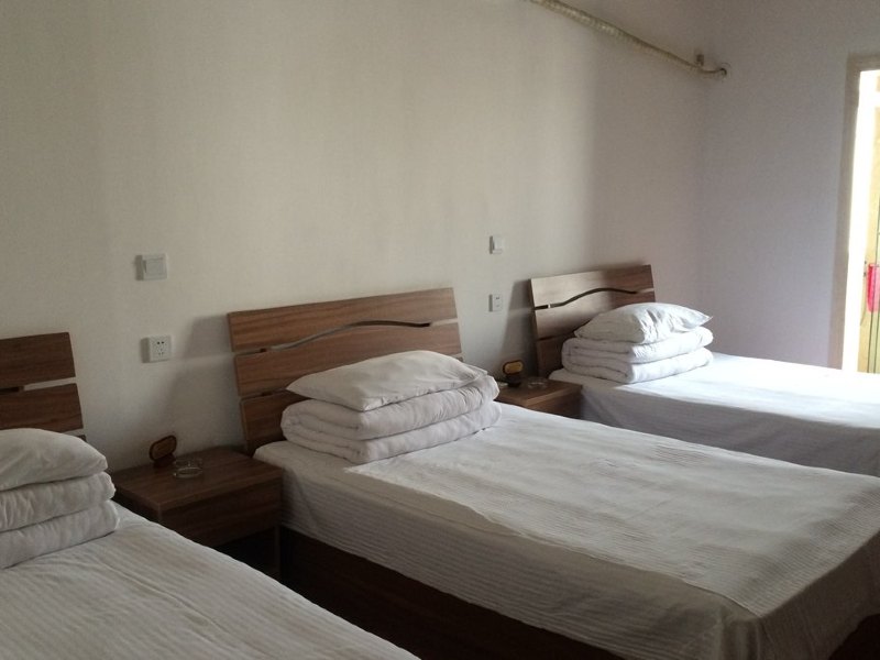 hotelPic