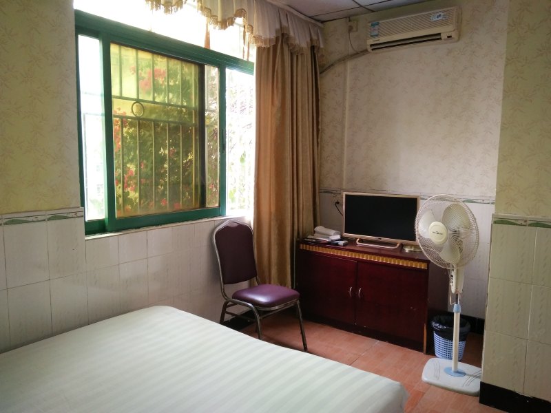 hotelPic