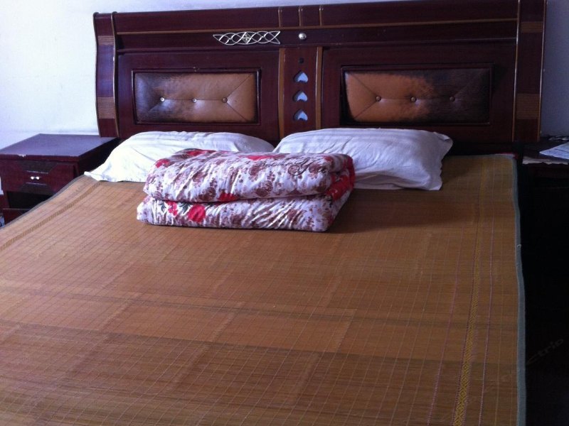 hotelPic