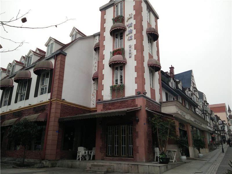 hotelPic