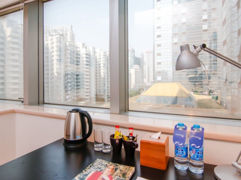 hotelPic