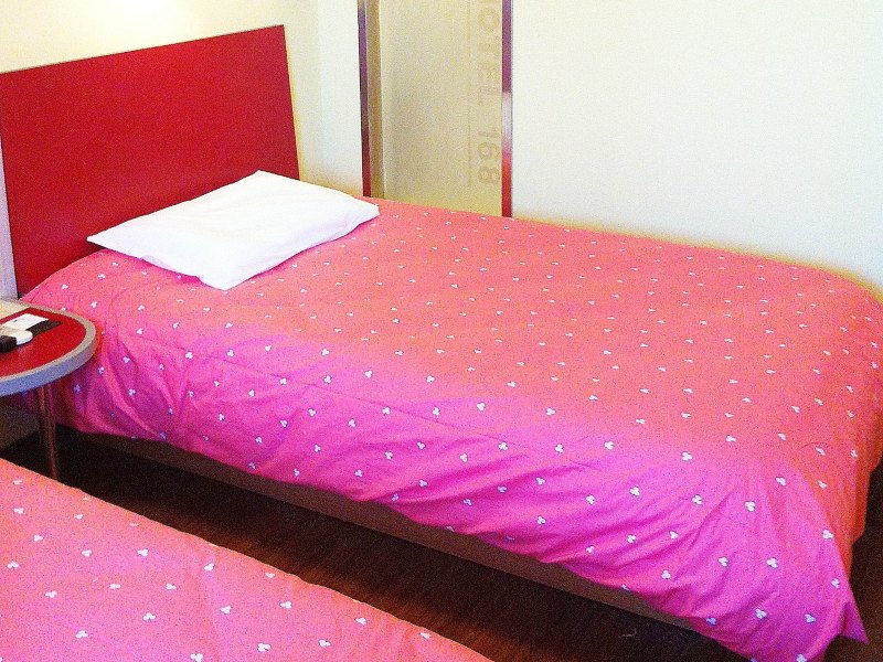hotelPic