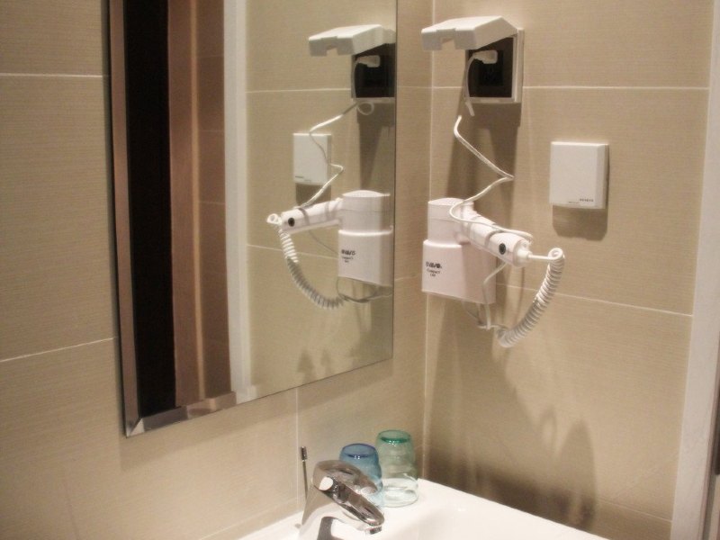 hotelPic