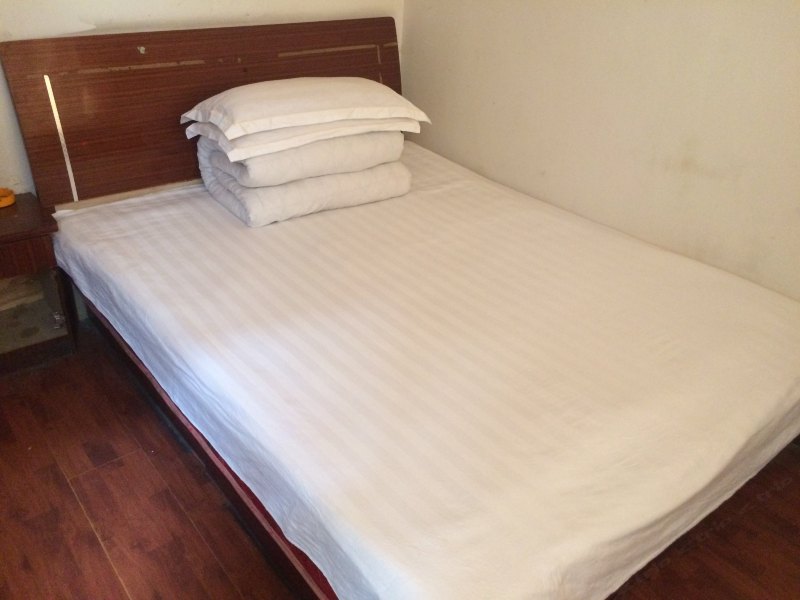 hotelPic