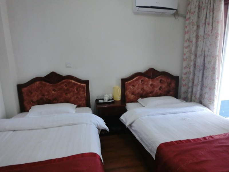 hotelPic