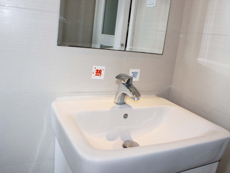 hotelPic