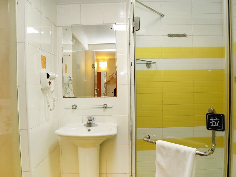 hotelPic